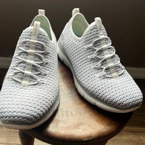 Skechers Virtue Womens Walking Shoes. Like new condition.